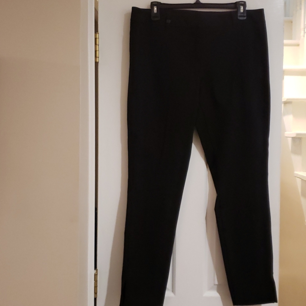 Black White House Black Market pants 12 short